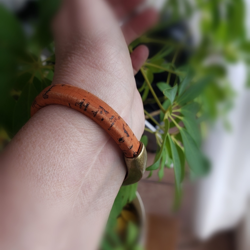 Classy Cork & Bronze Bracelet - Picture 3 of 4